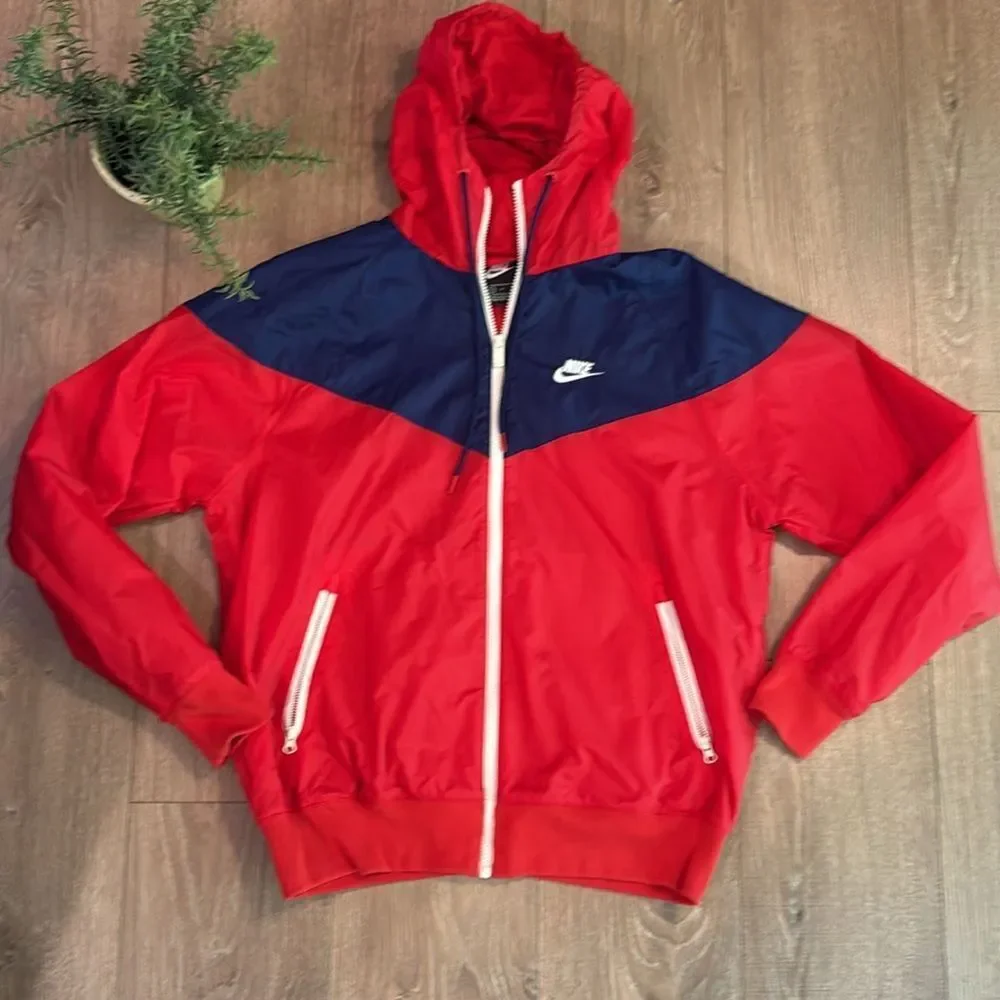 NEW! NIKE MENS AMERICANA WINDBREAKER RETAILS $115! SIZE SMALL